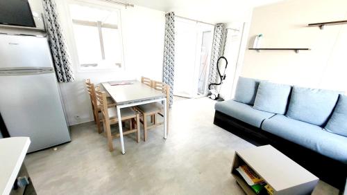 Bungalow de 2 chambres avec piscine partagee sauna et terrasse amenagee a Saint Jean de Monts a 3 km de la plage