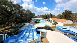 Bungalow de 2 chambres avec piscine partagee sauna et terrasse amenagee a Saint Jean de Monts a 3 km de la plage