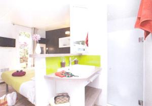 Bungalow de 2 chambres avec piscine partagee terrasse amenagee et wifi a Soulac sur Mer a 4 km de la plage