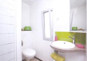 Bungalow de 2 chambres avec piscine partagee terrasse amenagee et wifi a Soulac sur Mer a 4 km de la plage
