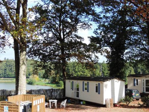 Bungalow de 2 chambres avec vue sur le lac piscine partagee et jardin clos a Rochechouart