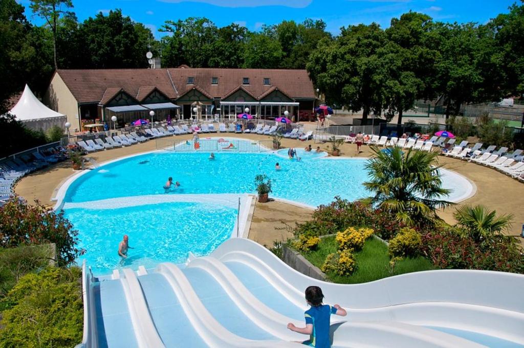 Maison de vacances Bungalow de 3 chambres a Saint Brevin les Pins a 300 m de la plage avec piscine partagee terrasse amenagee et wifi Avenue des Pierres Couchées Loire-Atlantique, Pays de la Loire 44250 Saint-Brévin-les-Pins
