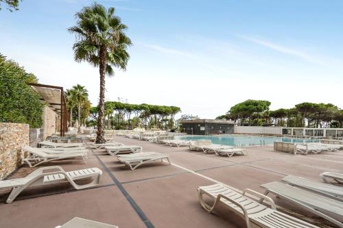 Bungalow de 3 chambres a Sete a 200 m de la plage avec piscine partagee jacuzzi et terrasse amenagee
