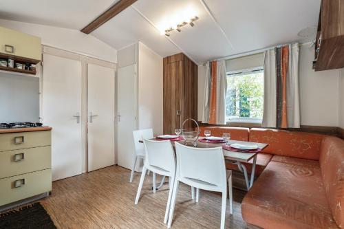 Bungalow de 3 chambres a Sete a 200 m de la plage avec piscine partagee jacuzzi et terrasse amenagee