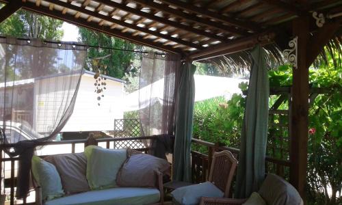 Bungalow de 3 chambres avec piscine partagee et jardin amenage a Frejus a 5 km de la plage
