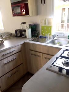 Bungalow de 3 chambres avec piscine partagee et jardin amenage a Frejus a 5 km de la plage
