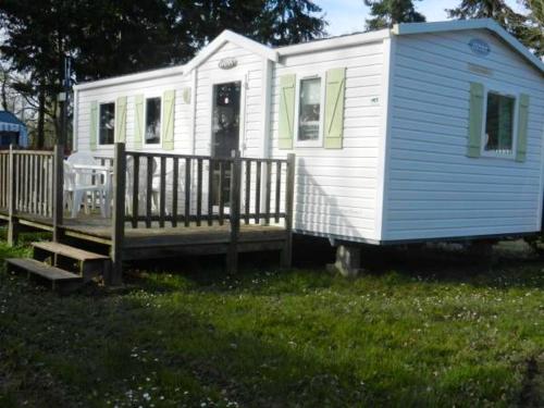 Bungalow de 3 chambres avec piscine partagee et terrasse amenagee a Trogues