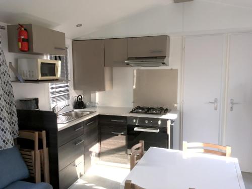 Bungalow de 3 chambres avec piscine partagee jardin amenage et wifi a Les Mathes a 5 km de la plage