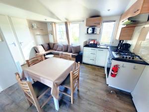 Bungalow de 3 chambres avec piscine partagee jardin amenage et wifi a Saint Jean de Monts a 3 km de la plage