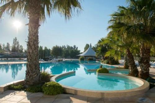 Bungalow de 3 chambres avec piscine partagee jardin amenage et wifi a Vias