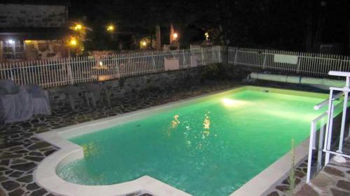 Bungalow de 3 chambres avec piscine partagee terrasse amenagee et wifi a Argences en Aubrac