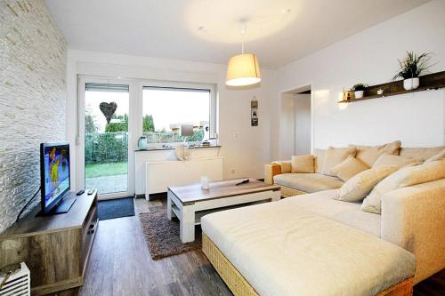 Bungalow sunbathers, Dornumersiel