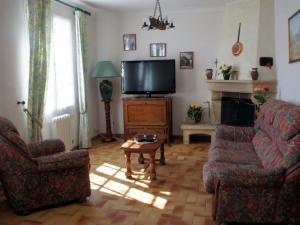 Bungalow with pool ideally located in Provence