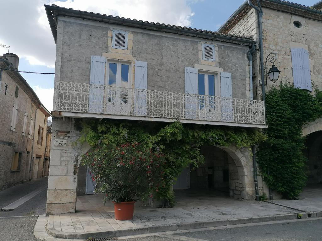 CAHORS SUD : Maison quercynoise avec vue sur place du village 0 2 Rue Joffre, 46170 Castelnau-Montratier