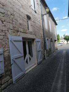 CAHORS SUD : Maison quercynoise avec vue sur place du village