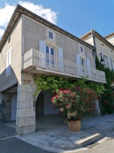 Maison de vacances CAHORS SUD : Maison quercynoise avec vue sur place du village 0 2 Rue Joffre 46170 Castelnau-Montratier Midi-Pyrénées