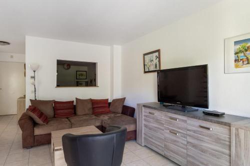 Calm and sunny AC house with terrace and garden in Antibes - Welkeys