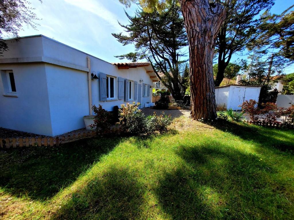 Maison de vacances CANNES - PETIT JUAS, CHARMANTE VILLA AU CALME, TOUT CONFORT 2 Rue de Paris 06400 Cannes