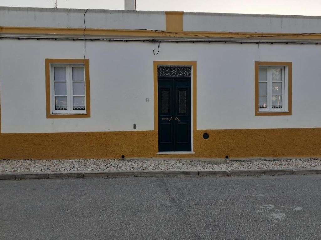 Cantinho de Terena Rua primeiro de maio nº1A, 7250-065 Terena