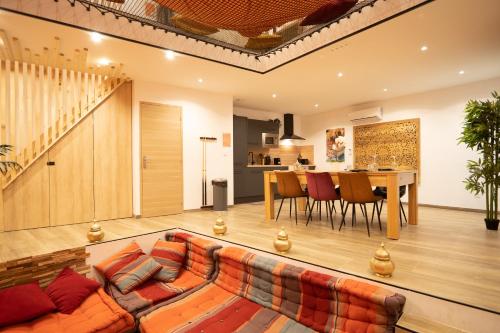 Capsule Marrakech I Chicha I Sauna I Balnéo I Console PS5 I Cinéma