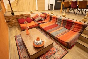 Capsule Marrakech I Chicha I Sauna I Balnéo I Console PS5 I Cinéma
