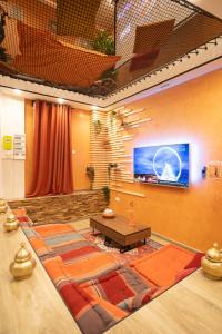 Capsule Marrakech I Chicha I Sauna I Balnéo I Console PS5 I Cinéma