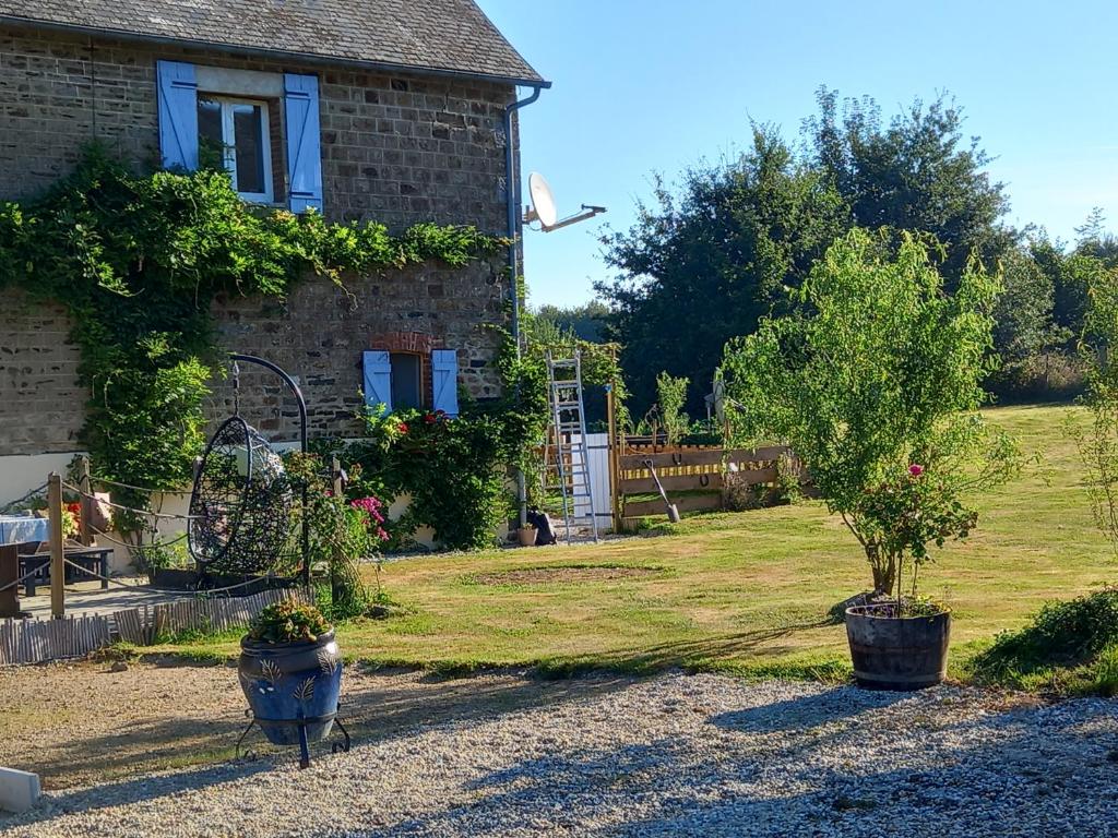 Captivating 2-Bed Cottage in Mortain-Bocage Le Haut Hulin, 50140 Notre-Dame-du-Touchet