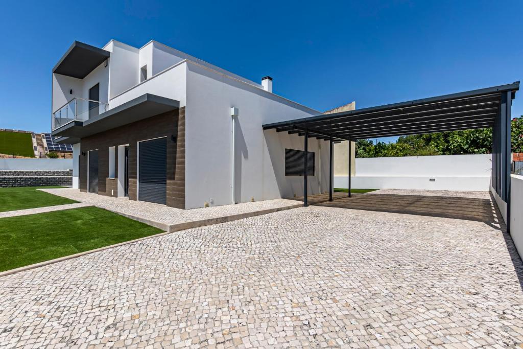 Captivating 4-Bed House in Cadaval district-Lisbon , 2550-185 Torre