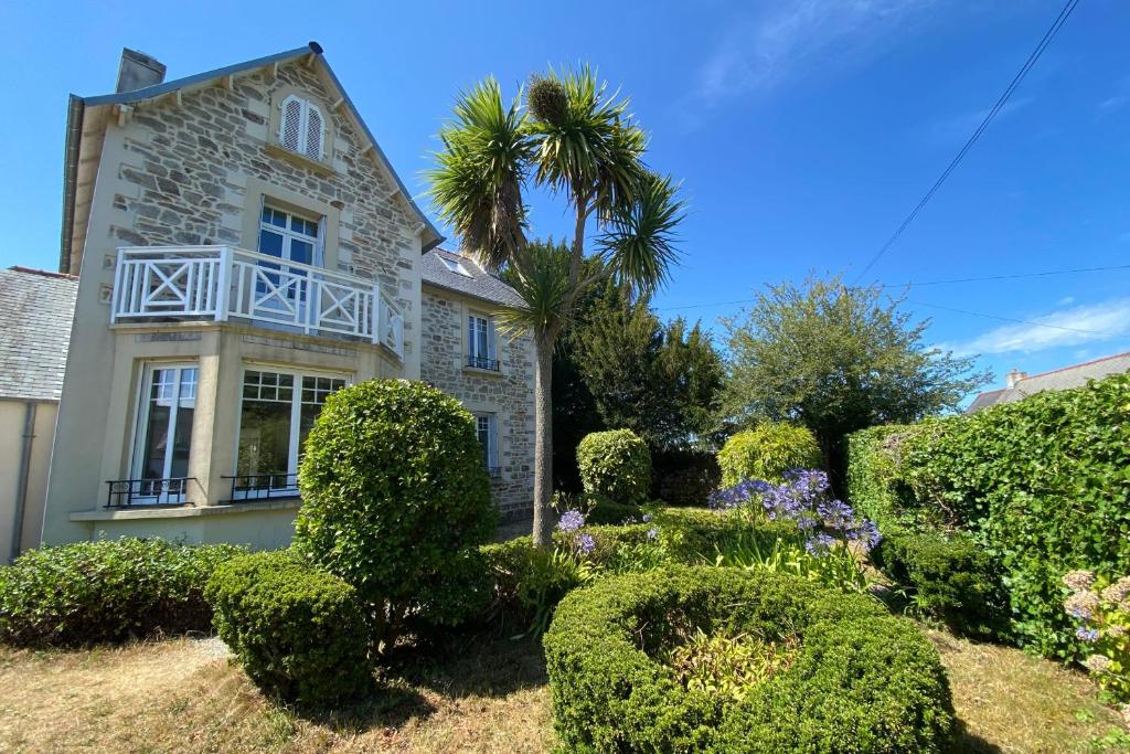 CARANTEC FAMILY HOME WITH GARDEN 6 persons 8 rue francois le duc, 29660 Carantec