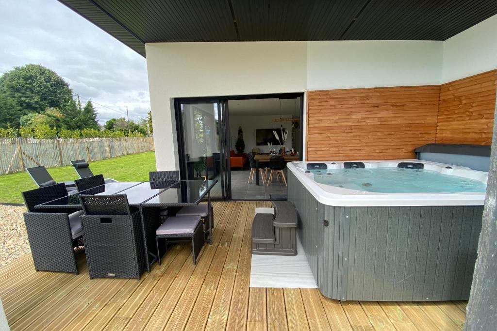 CARANTEC MAISON NEUVE JACUZZI JARDIN 6 Personnes AVENUE DES FRANCAIS LIBRES, 29660 Carantec