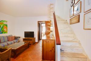 Carlos House - Baleal beach, Sunny balcony, Shared pool