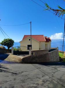Maison de vacances Casa AIDA SEA VIEW Travessa do Serrado e Cova, 12 - 9360-320 9360-320 Relógio do Poiso Madère