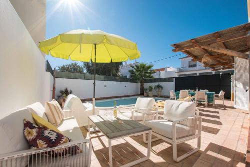 Casa Arroio by Portucasa