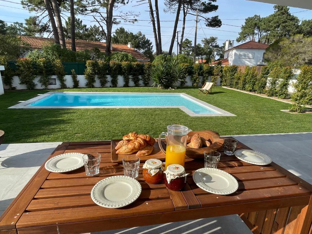 Casa da Santinha Relax Pool & Garden House near Beach 10 Rua de Albaplena, 2705-142 Colares