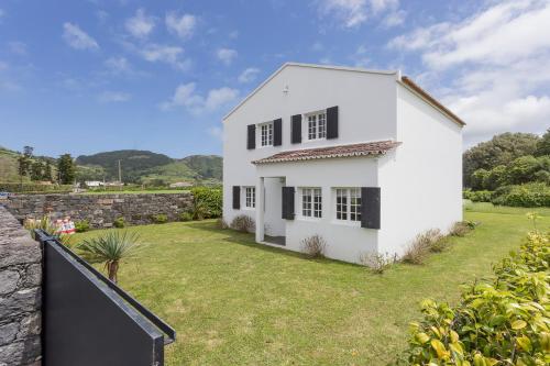 Casa das Camélias - Family Villa by the lagoon