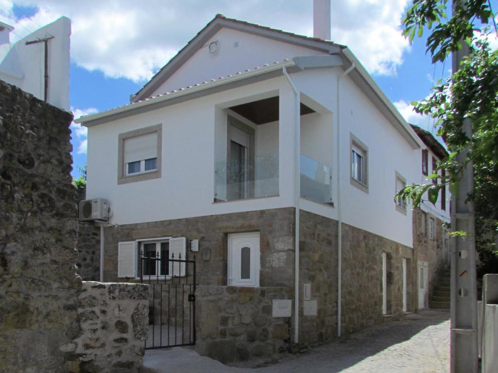 Casa das Nações Rua Doutor Jose Saraiva 5, 6230-172 Donas