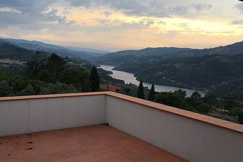 Casa do Casal em Resende com Vista Para o Rio Douro