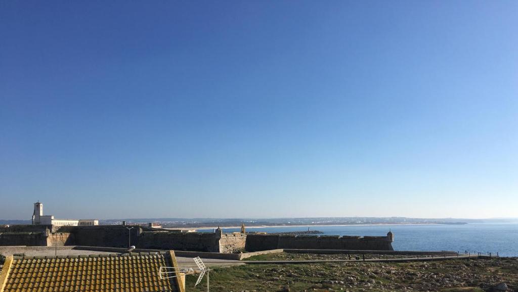 Casa do Gato que queria ser Pescador Rua das Ondas, 11 Rua das Ondas, 11, 2520-352 Peniche