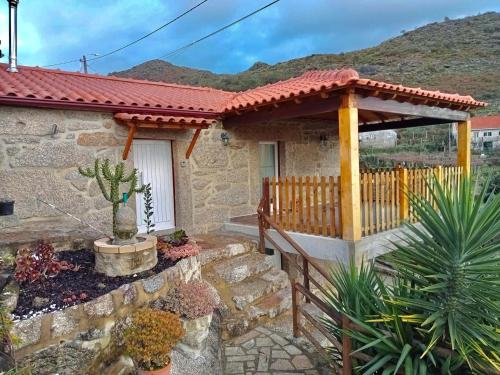 Casa do Penedo
