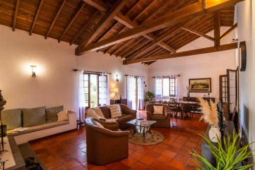 Casa do Pinheiro with shared swimming pool