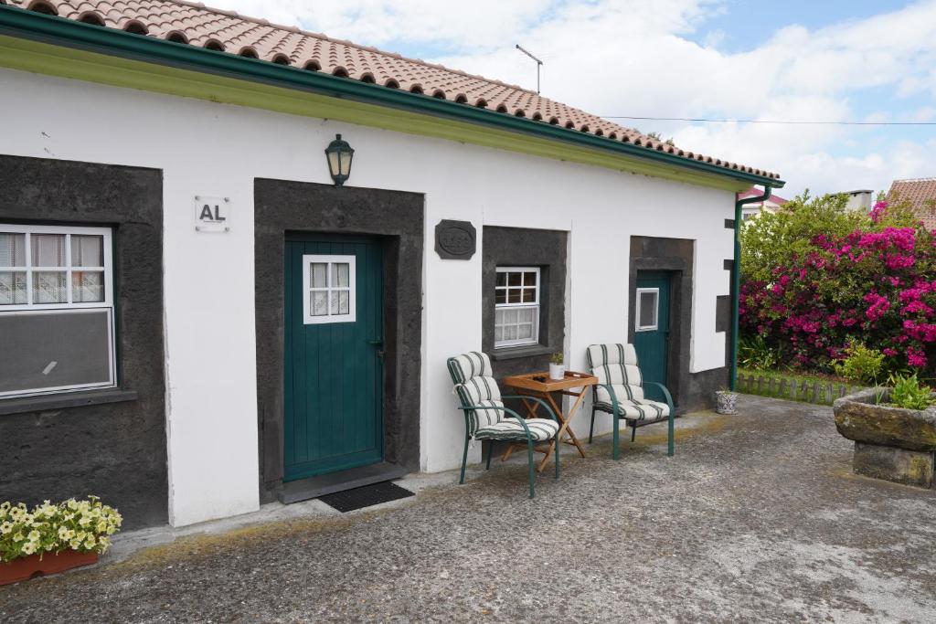 Casa do ti' Marrão Rua dos Algares, nº 2 - Vila das Lajes, 9760-254 Praia da Vitória