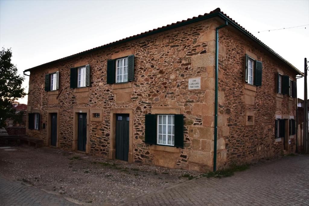 Casa Dona Amélia Largo Amélia Capelo Franco Frazão nº1, 6060-011 Idanha-a-Nova