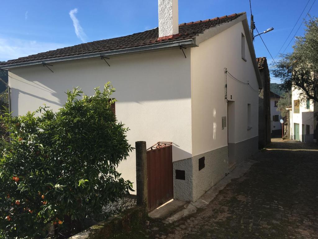 Casa dos Duartes Rua da Eira, 12, 6230-140 Malhada Velha