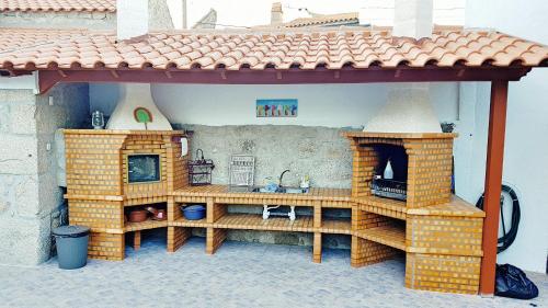 Casa dos Póvoas Pool and Barbecue