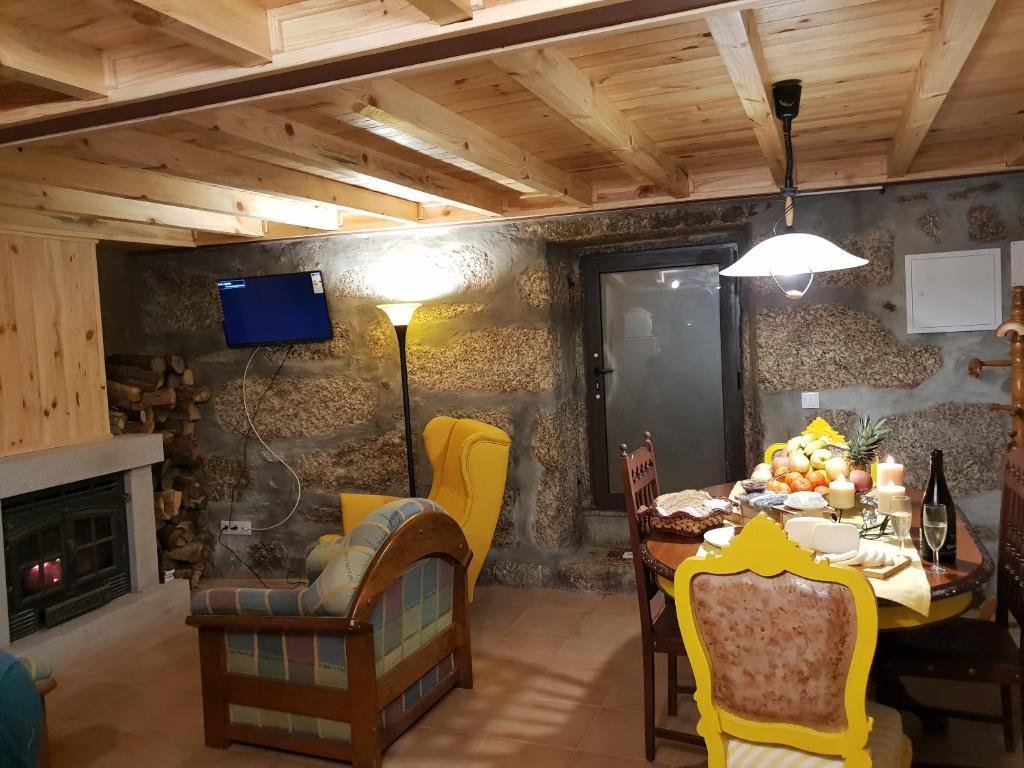 Casa Frade Rua do Lavadouro 2, 6270-151 Sabugueiro