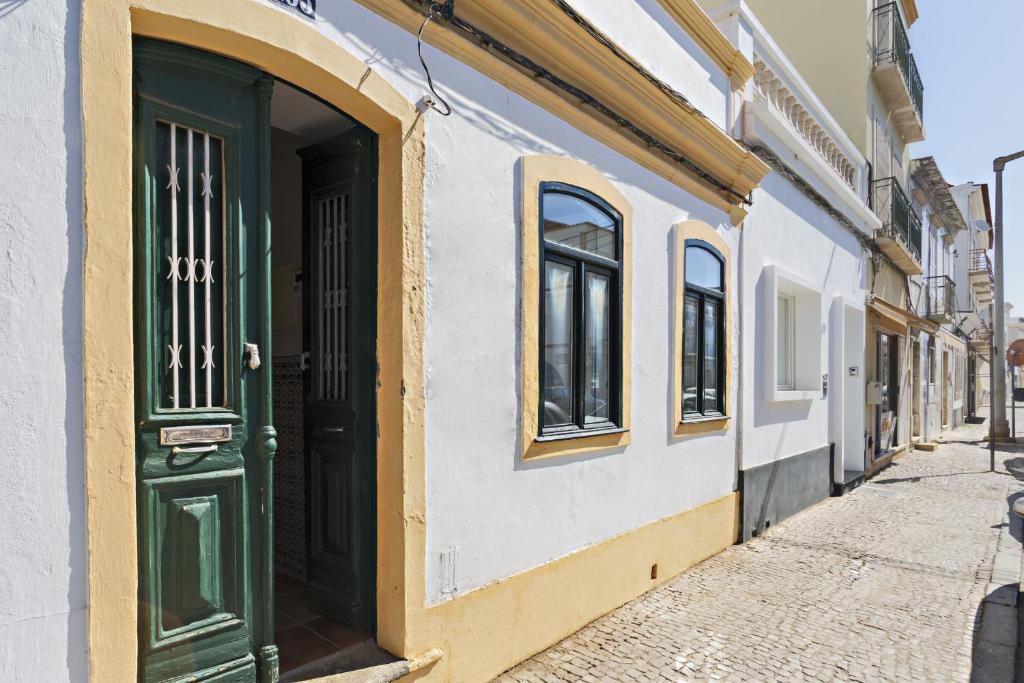 Casa Lopes 165 Rua Almirante Cândido dos Reis, 8800-320 Tavira