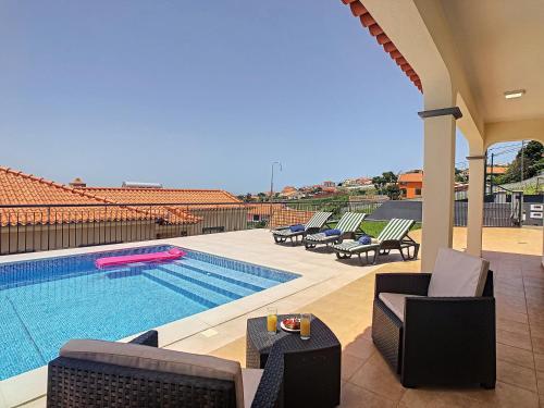 Casa Mes Amis by MHM