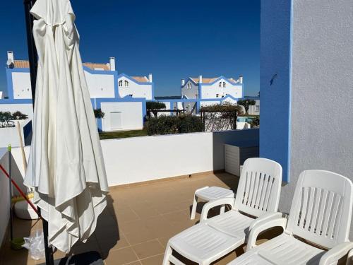 CASA NA COLINA - MORADIA com PISCINA