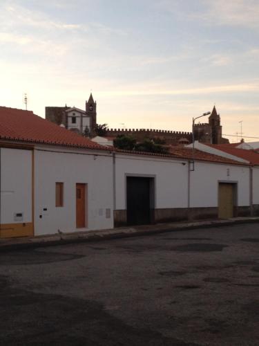 CASA NA VILA HISTÓRICA DE MOURÃO