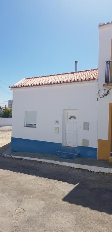 Casa o Cantinho 37 Rua de Olivença, 7240-220 Mourão